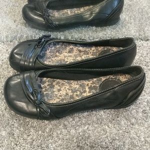 Adorable black flats